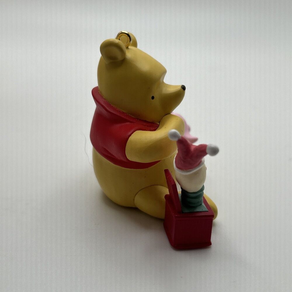 Hallmark Keepsake Piglets Jack-in-the-Box Ornament 2000 Classic Pooh Collection - Picture 10 of 11